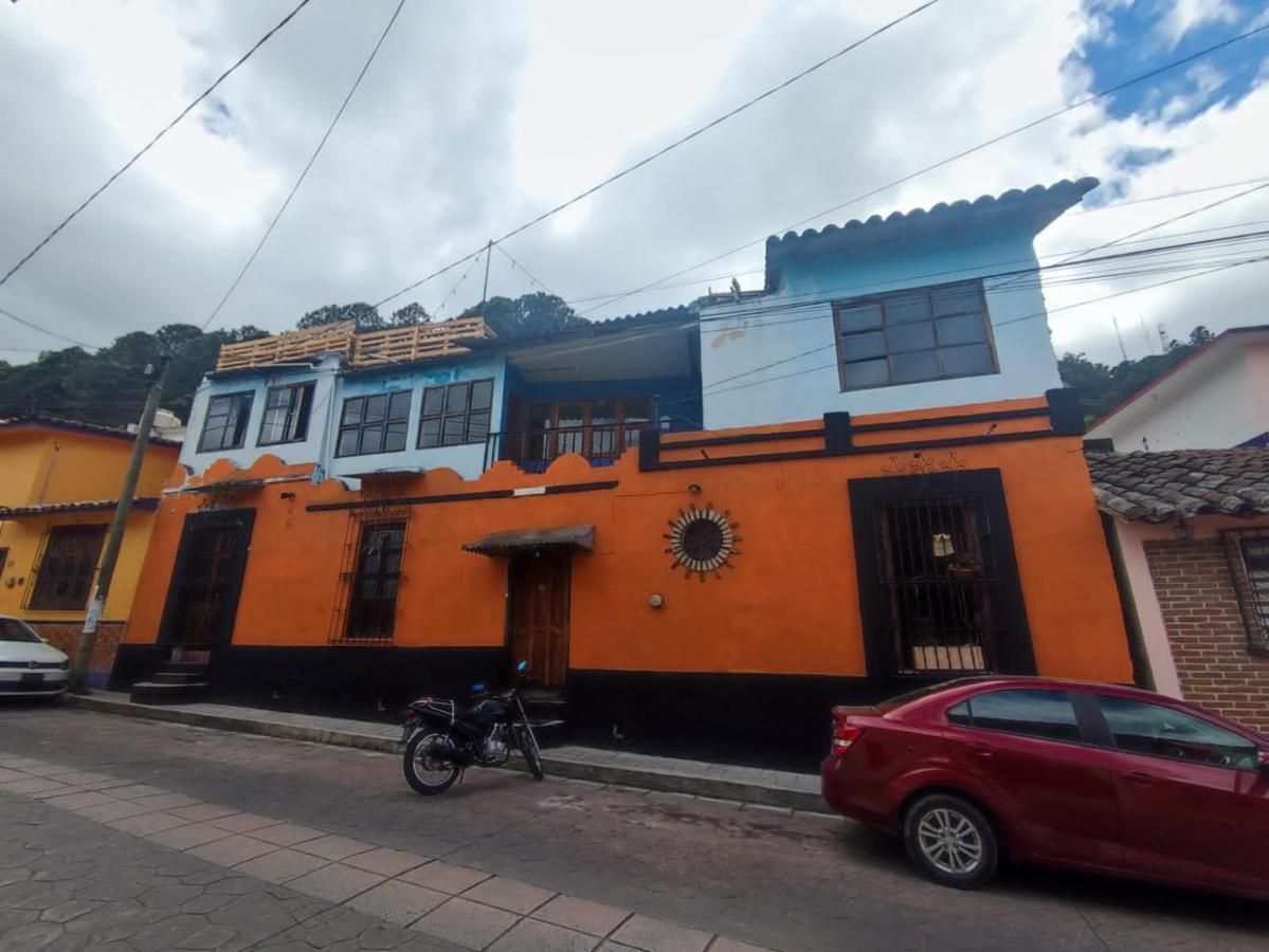 Casa Satoshi Hostel San Cristóbal de Las Casas Екстериор снимка