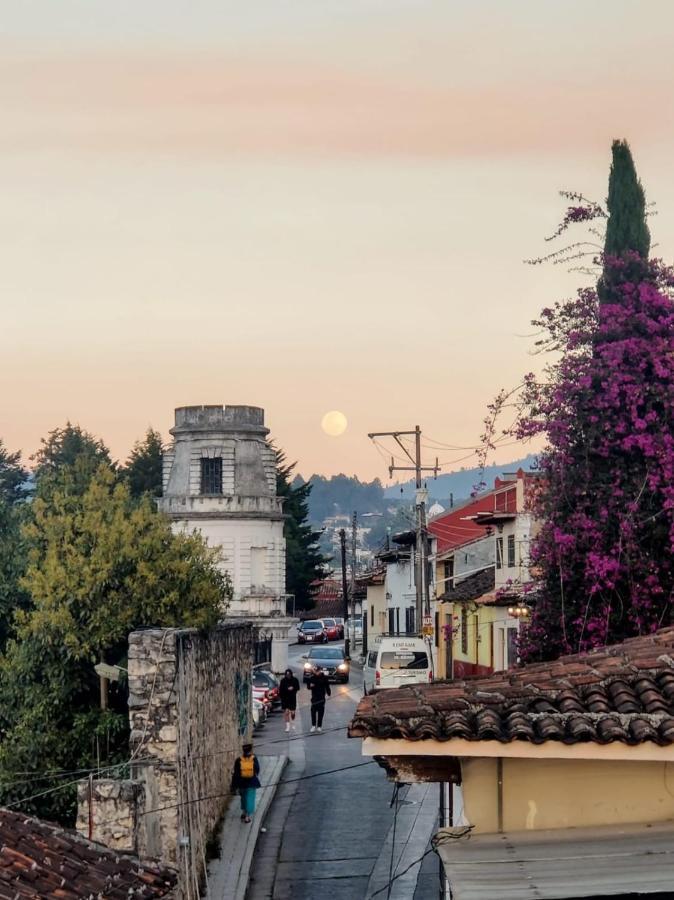 Casa Satoshi Hostel San Cristóbal de Las Casas Екстериор снимка