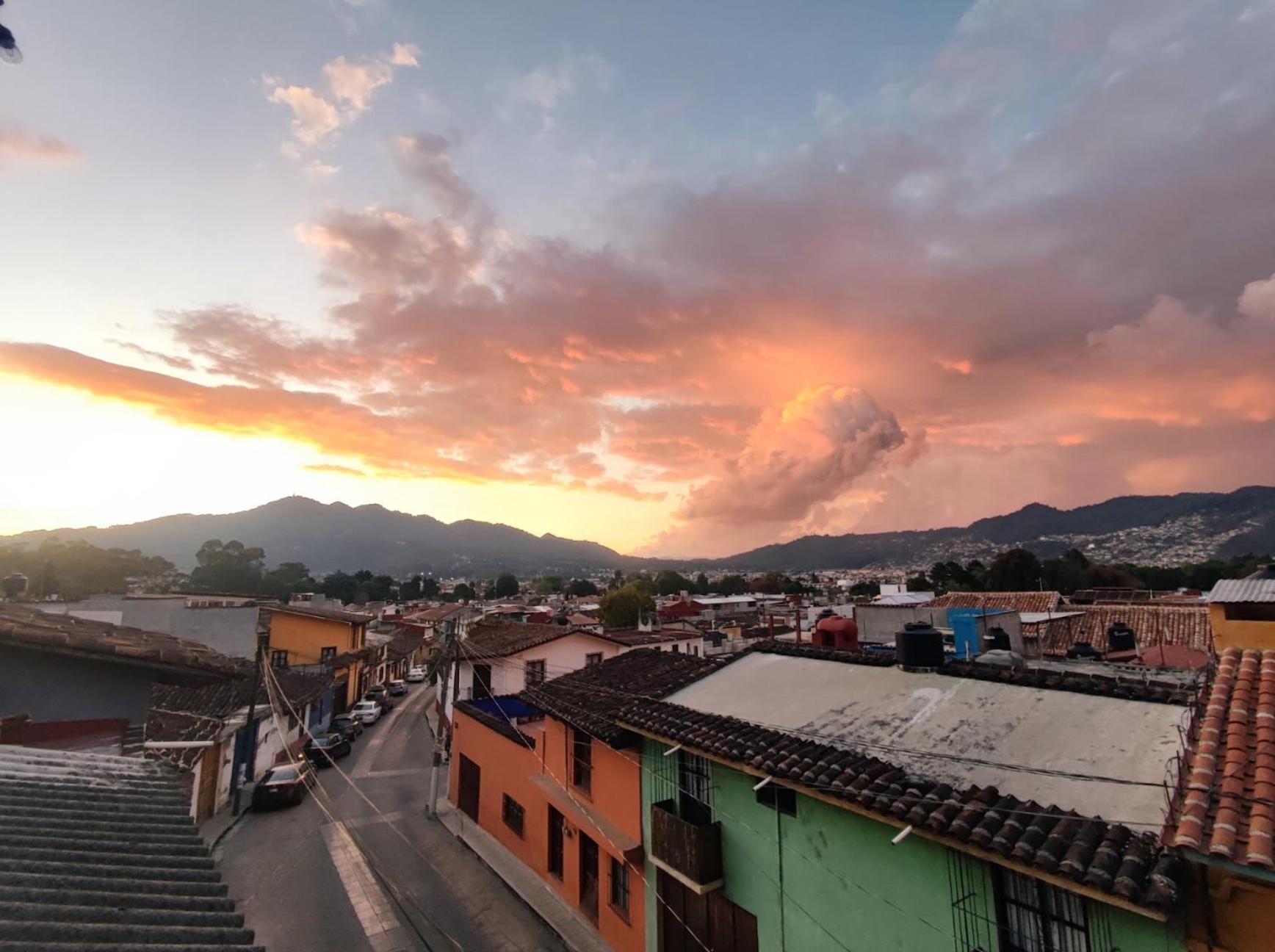 Casa Satoshi Hostel San Cristóbal de Las Casas Екстериор снимка
